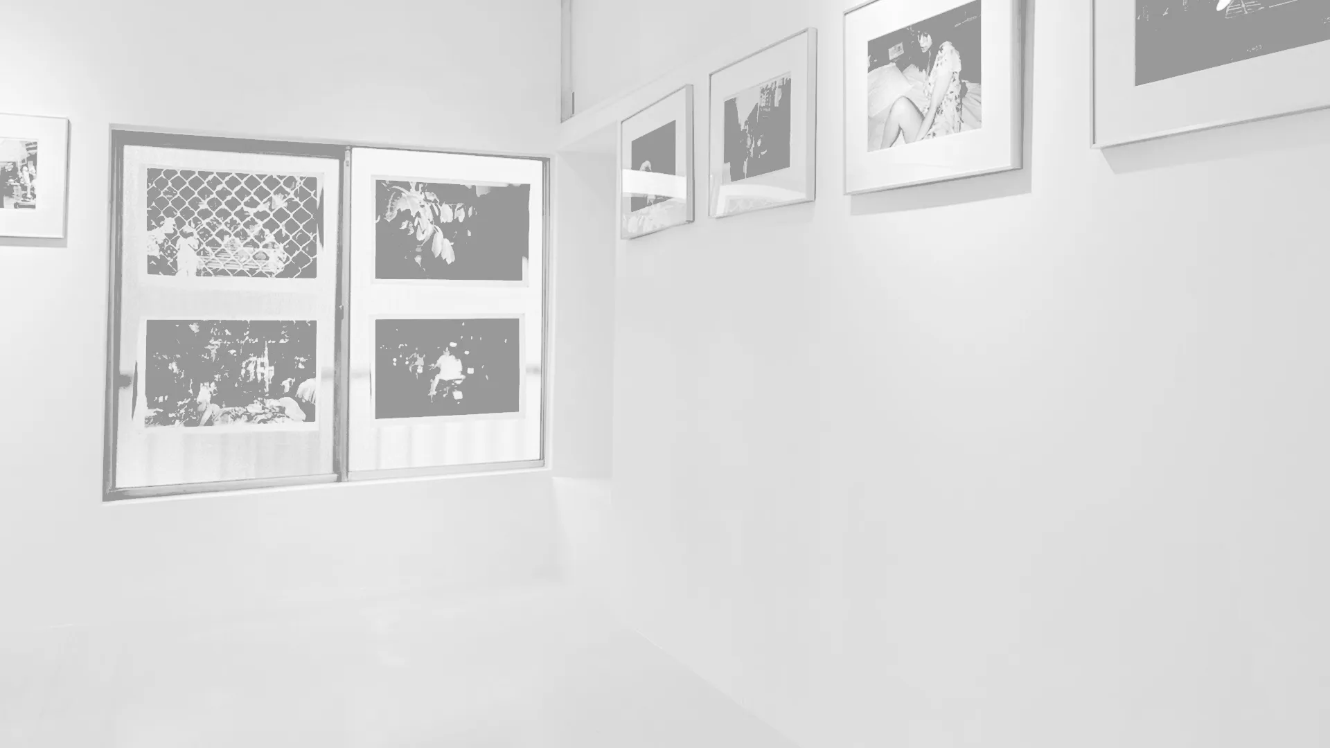 Gallery cafe & bar THREE THREE 店内写真
